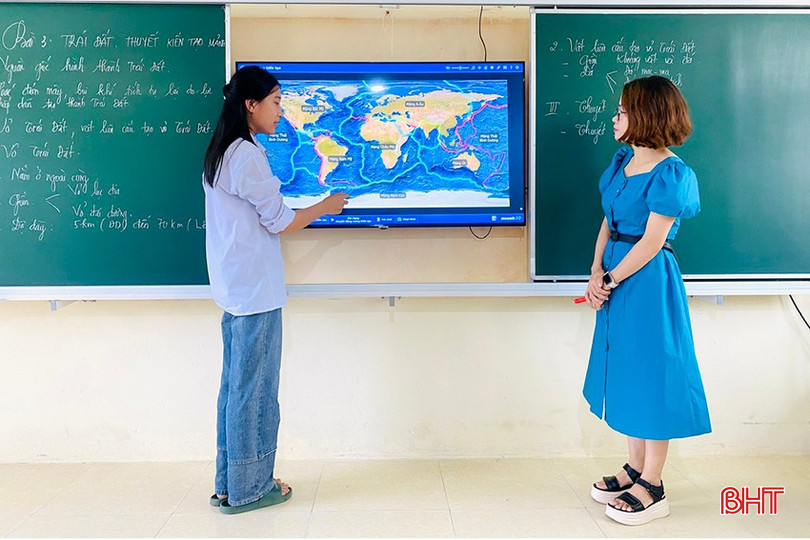 Giáo viên Trường THPT Nguyễn Thị Minh Khai ứng dụng MozaWeb vào dạy học Địa lý. bqbht_br_11-3040.jpg