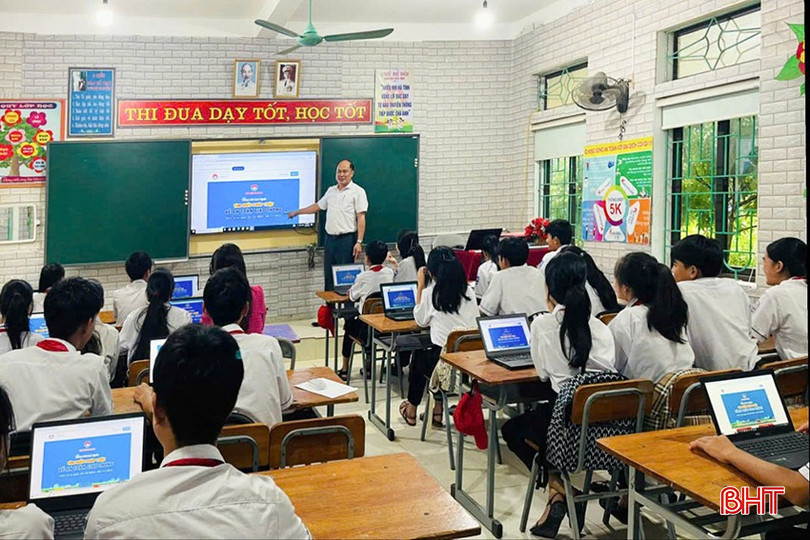 Giáo viên Trường TH&THCS Kỳ Lạc ứng dụng công nghệ thông tin vào giảng dạy. bqbht_br_12-7041.jpg