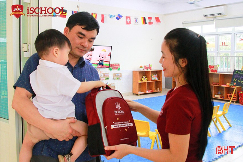 Phụ huynh tin tưởng gửi gắm con cho nhà trường. bqbht_br_a5.jpg