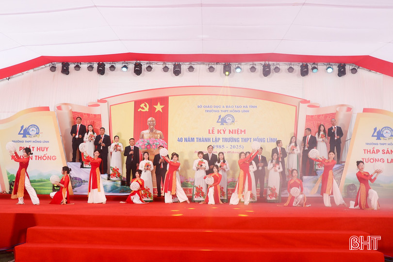 Chương trình nghệ thuật chào mừng 40 năm xây dựng và phát triển Trường THPT Hồng Lĩnh.