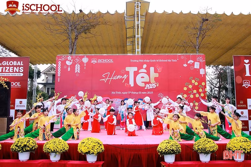 Hội chợ "Hương Tết 2025" tại Trường Hội nhập quốc tế iSchool.
