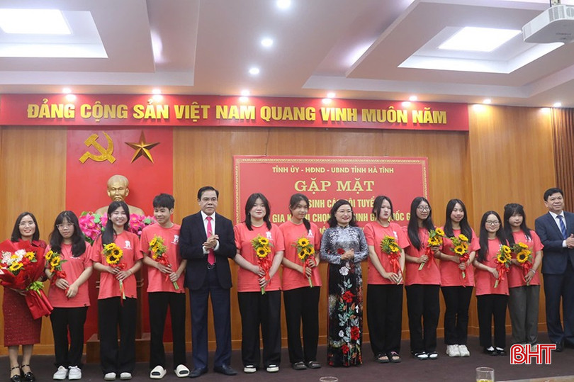 Đội tuyển Lịch sử có 9/10 em đạt giải. bqbht_br_z6240583833698-1f6adb65c0a1ebb608f47cab483b95ce.jpg