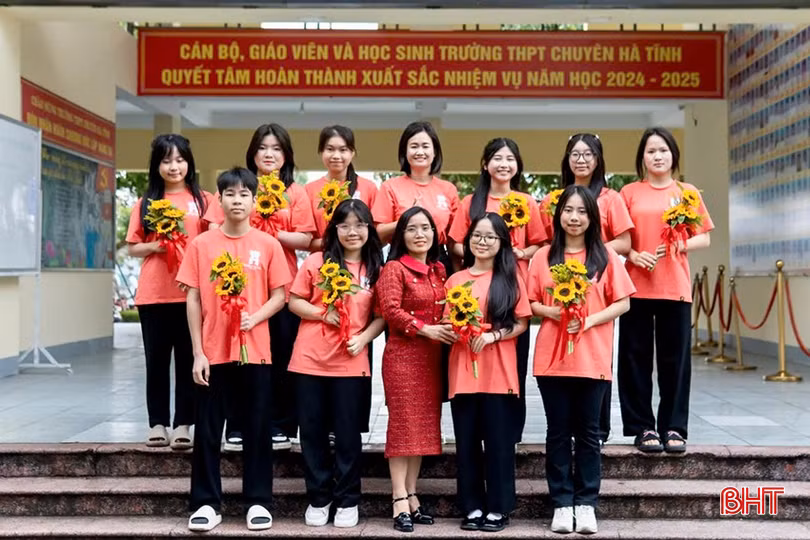 Giáo viên, học sinh đội tuyển học sinh giỏi quốc gia môn Lịch sử.