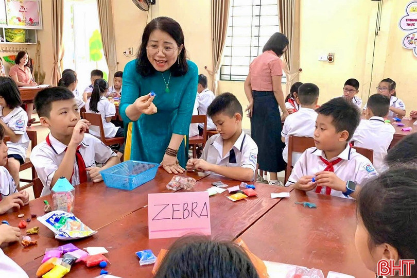 Việc đổi mới phương pháp giáo dục, lấy học sinh làm trung tâm góp phần rèn luyện kiến thức, kỹ năng cho học sinh. ban-sao-a6.jpg