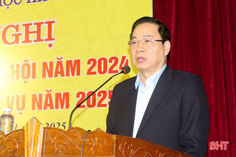 Phó trưởng Ban Dân vận Tỉnh ủy Bùi Xuân Thập phát biểu tại hội nghị. bqbht_br_12.jpg