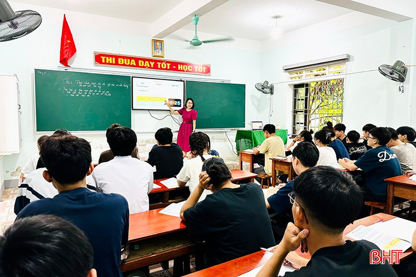Việc đổi mới phương pháp từ những giáo viên biệt phái đã mang đến không khí mới trong các giờ học tại Trung tâm GDNN-GDTX Đức Thọ. bqbht_br_11-4258.jpg