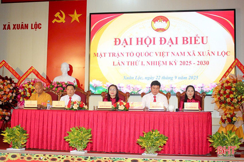 Chủ trì đại hội. bqbht_br_13.jpg