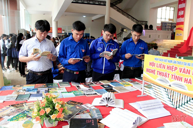 Thông qua Ngày Sách và Văn hóa đọc Việt Nam góp phần hình thành thói quen đọc sách, dựng xã hội học tập. bqbht_br_21.jpg