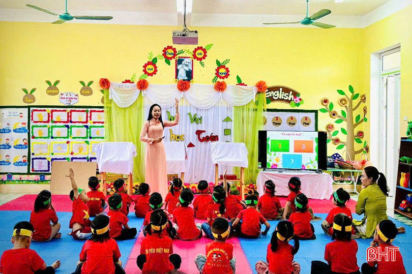 Cô trò trong giờ: Bé vui học Toán. bqbht_br_13.jpg