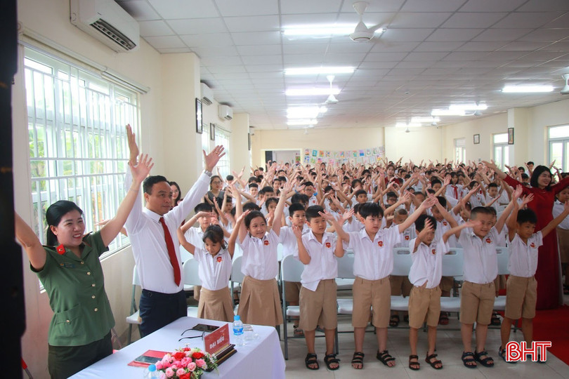 Học sinh khối tiểu học hào hứng tham gia chương trình. bqbht_br_1760425903392.jpg
