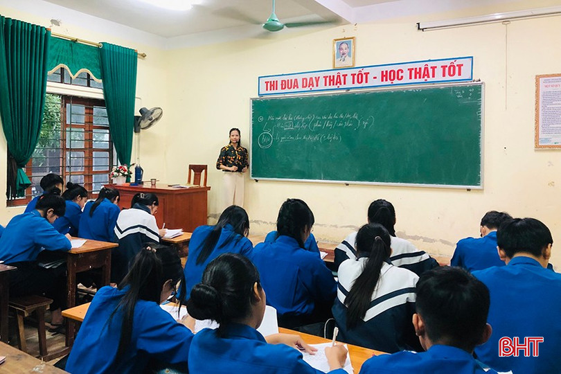 Các trường học nghiên cứu đề để triển khai kế hoạch dạy học phù hợp cho học sinh. Ảnh chụp tại Trường THPT Nguyễn Đình Liễn (Cẩm Xuyên). 15-8521-7068.jpg