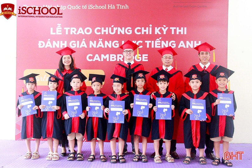 សាលាបានប្រគល់វិញ្ញាបនបត្រ Cambridge Starters ដល់សិស្ស។ bqbht_br_12.jpg