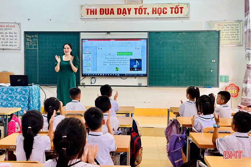 Cô Nguyễn Thị Kim Soa - giáo viên Trường Tiểu học Thạch Long trong phần thực hành tiết dạy. bqbht_br_15.jpg