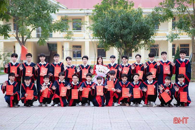 Tập thể lớp 9A1 và cô giáo chủ nhiệm Nguyễn Thị Thảo đã có một mùa thi đầy ấn tượng. bqbht_br_26.jpg