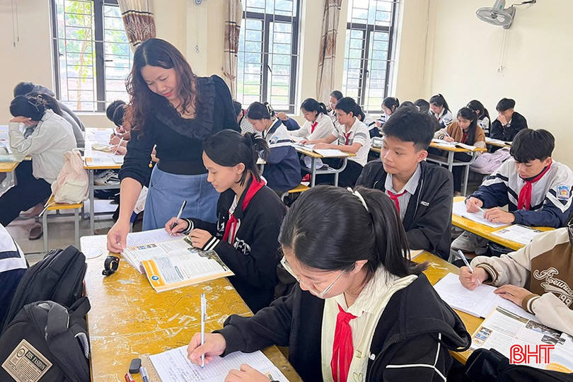 Học sinh làm quen với các dạng đề để củng cố kiến thức, kỹ năng làm bài. bqbht_br_15.jpg