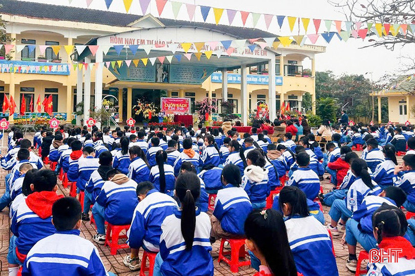 Trường Tiểu học Nam Điền (Thạch Hà) khởi động buổi học đầu tiên của năm mới bằng chương trình trải nghiệm: Cuốn sách khai xuân. bqbht_br_11.jpg