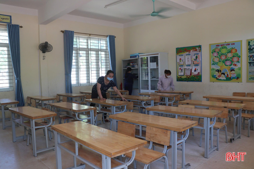 Lớp học đã sẵn sàng chào đón học sinh. 1.8.jpg