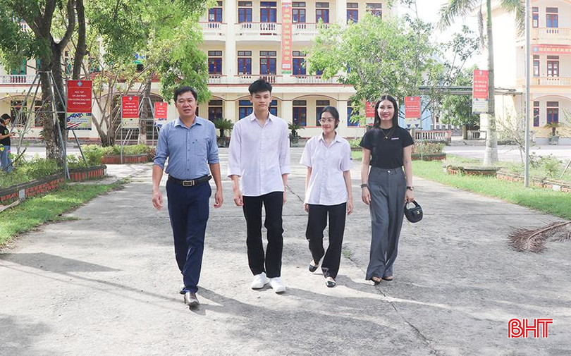 Khép lại kỳ thi bằng những niềm vui của học sinh trên hành trình hướng tới tương lai. 1.4.jpg