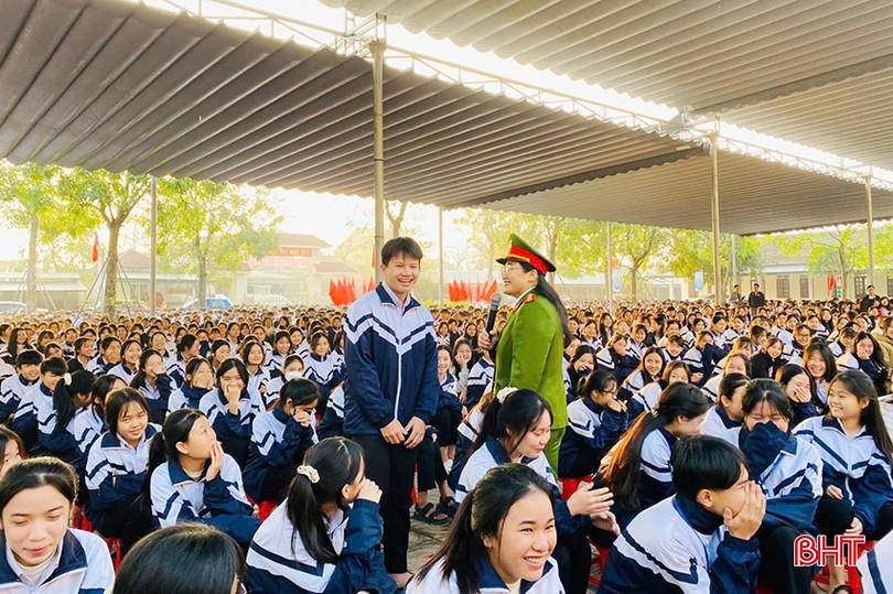 Các trường học tăng cường phối hợp giáo dục pháp luật cho học sinh. Ảnh chụp tại Trường THPT Hà Huy Tập (Cẩm Xuyên). bqbht_br_15.jpg