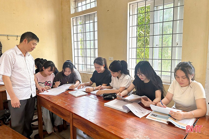 Giờ học của thầy, trò Trường THPT Đồng Lộc (Can Lộc). bqbht_br_15.jpg