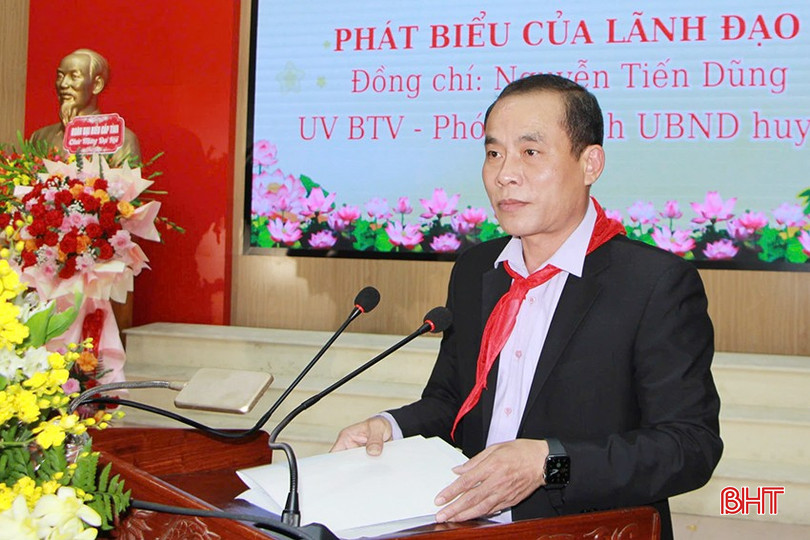 Phó Chủ tịch UBND huyện Can Lộc Nguyễn Tiến Dũng phát biểu chúc mừng đại hội. bqbht_br_14.jpg
