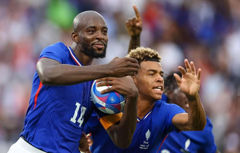  Mateta giúp Pháp gỡ hòa ở thời gian bù giờ hiệp hai.