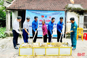 Hỗ trợ xây dựng nhà nhân ái, tặng quà cho học sinh nghèo Can Lộc