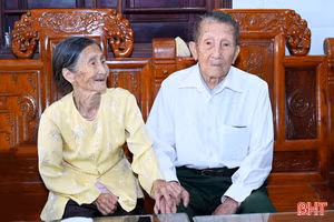 Giữ “lửa” Đảng trong mái ấm gia đình nhiều thế hệ 