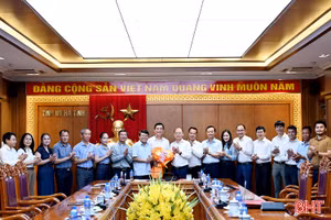 Gặp mặt 17 đại biểu Hà Tĩnh dự Đại hội đại biểu toàn quốc Mặt trận Tổ quốc Việt Nam lần thứ XI