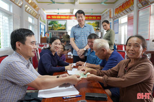 Hà Tĩnh đồng loạt chi trả trực tiếp tiền quà Quốc khánh 2/9 cho người dân