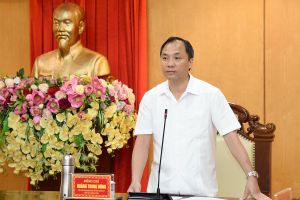 Thường trực Tỉnh ủy Hà Tĩnh làm việc với lãnh đạo các huyện, thành phố, thị xã 