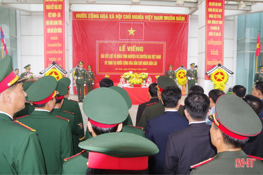 Lễ đón nhận được tổ chức thành kính, trang nghiêm, trọng thể.