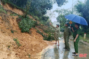Cận cảnh lở đất, ngập lụt chia cắt nhiều địa bàn miền núi Hà Tĩnh