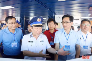 Bộ Tư lệnh Vùng Cảnh sát biển 1 gặp mặt các đoàn công tác thăm khu vực biển, đảo gần bờ 