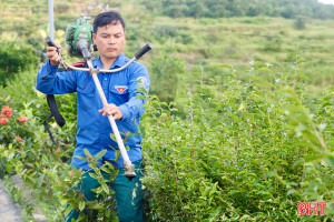 “Thủ lĩnh” đoàn góp sức trẻ tô điểm quê hương 