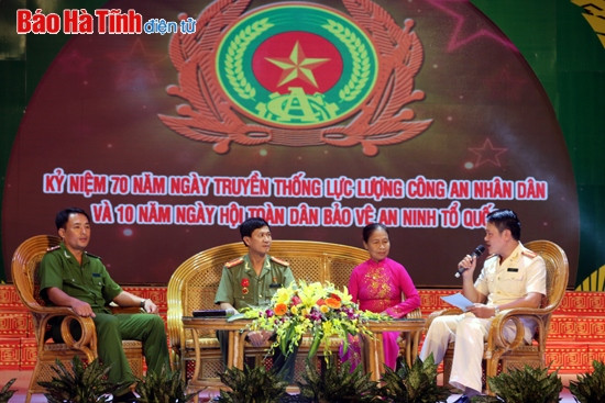 Giao lưu với những cán bộ chiến sỹ công an, lãnh đạo địa phương có thành tích xuất sắc trong thực hiện nhiệm vụ và thực hiện phong trào toàn dân bảo vệ an ninh Tổ quốc