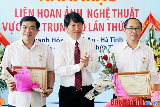 Khai mạc Liên hoan Ảnh nghệ thuật khu vực Bắc Trung bộ lần thứ 22 ảnh 2
