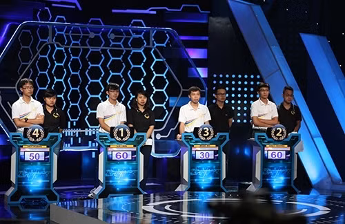 4 thí sinh Chung kết Đường lên đỉnh Olympia sau vòng Khởi động. Ảnh: Vân Anh.