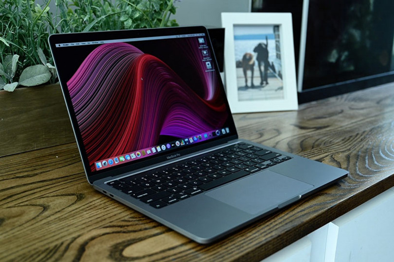 MacBook trong tương lai có thể sạc pin cho iPhone