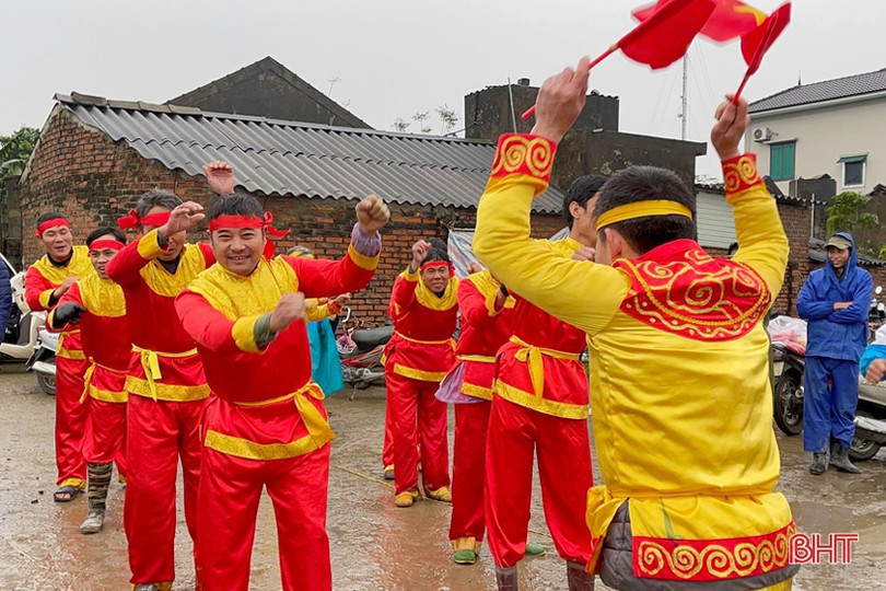 Sôi động lễ hội đua thuyền của người dân ven đô TP Hà Tĩnh