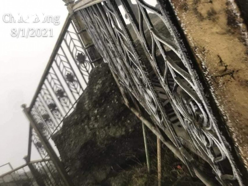 Băng giá phủ trắng trên đỉnh Mẫu Sơn, Yên Tử, Phja Oắc