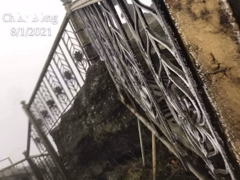 Băng giá phủ trắng trên đỉnh Mẫu Sơn, Yên Tử, Phja Oắc