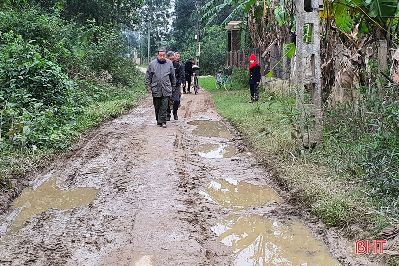 Đường trục chính xuống cấp, thôn khó xây dựng khu dân cư kiểu mẫu