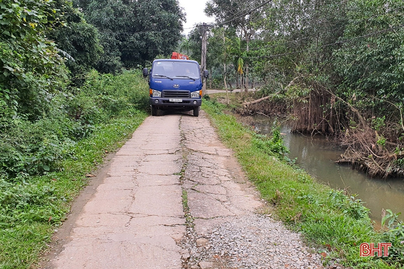 Đường trục chính xuống cấp, thôn khó xây dựng khu dân cư kiểu mẫu