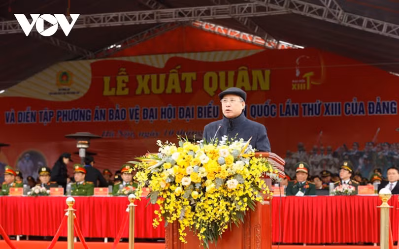 Thường trực Ban Bí thư Trần Quốc Vượng dự lễ xuất quân và diễn tập bảo vệ Đại hội Đảng 13