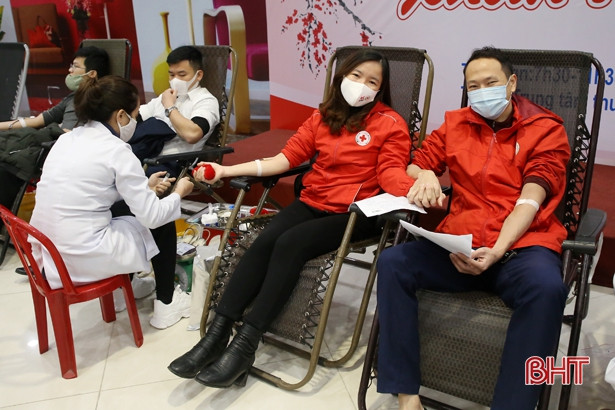 Lễ hội Xuân Hồng thu về 80 đơn vị máu