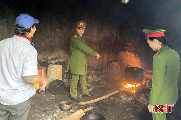 Hà Tĩnh: Bắt quả tang cơ sở chế biến gần 3 tạ mỡ bẩn để bán cho thương lái ở Nghệ An, Hà Nội