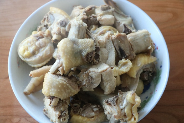 Trời lạnh, mẹ đảm nấu gà hầm khoai tây ăn vào ngày đông ngon xuất sắc