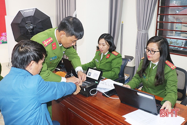 Sau khi hoàn thiện cơ sở vật chất, Hà Tĩnh sẽ cấp thẻ căn cước công dân trên diện rộng ảnh 1 Sau khi hoàn thiện cơ sở vật chất, Hà Tĩnh sẽ cấp thẻ căn cước công dân trên diện rộng