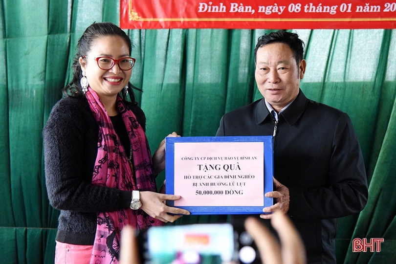 Các giáo sư đầu ngành Y tế khám sức khỏe miễn phí cho người dân Hà Tĩnh